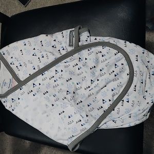 SwaddleMe white with gray navy baby blue triangles